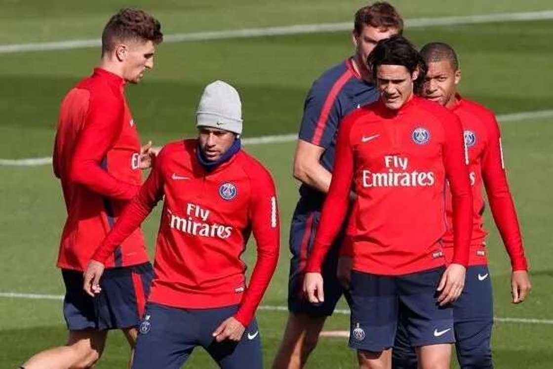 Neymar and Edinson Cavani pictured training together after PSG superstars' penalty row Neymar and Edinson Cavani pictured training together after PSG superstars' penalty row