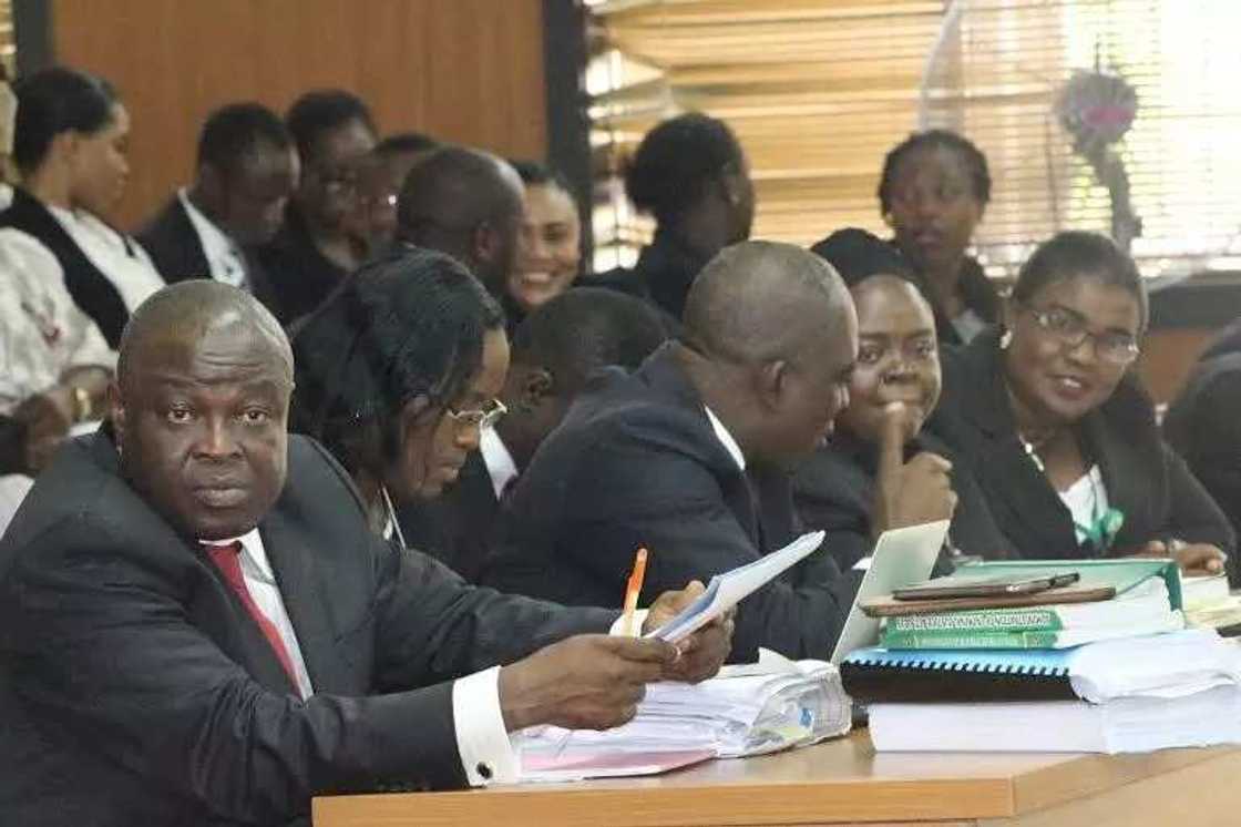 UPDATE: Saraki Appears In CCT With 84 Senators, Sitting Adjourned UPDATE: Saraki Appears In CCT With 84 Senators, Sitting Adjourned