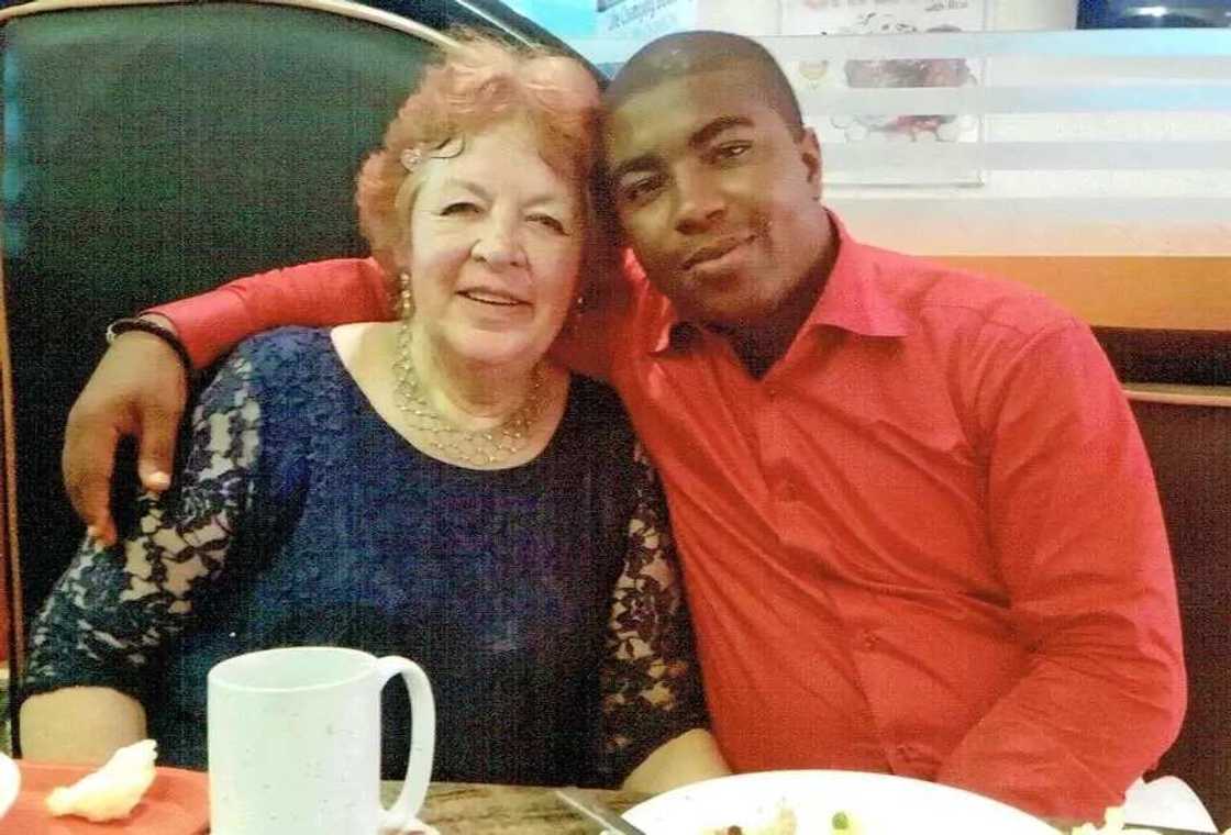 Karanta yadda shauƙin so ya kwashi wani saurayi inaymuri ya auri gyatuma mai shekaru 72 Karanta yadda shauƙin so ya kwashi wani saurayi inaymuri ya auri gyatuma mai shekaru 72