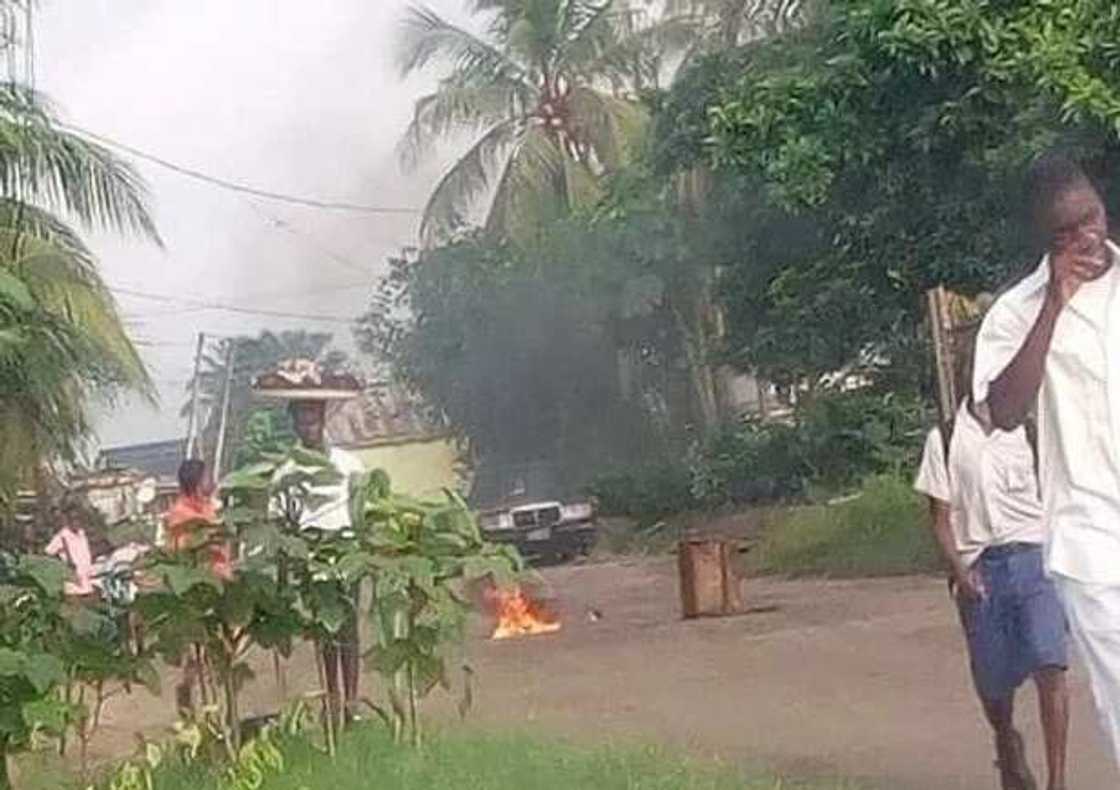 Nigerian school teacher curses students who defecated in her school compound Nigerian school teacher curses students who defecated in her school compound