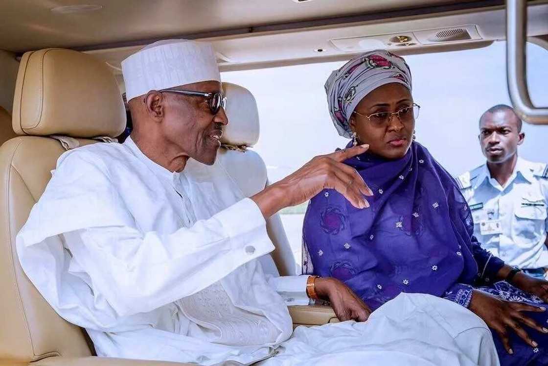 Just in: Buhari ends holiday in Duara, arrives Abuja with family (photos) Just in: Buhari ends holiday in Duara, arrives Abuja with family (photos)