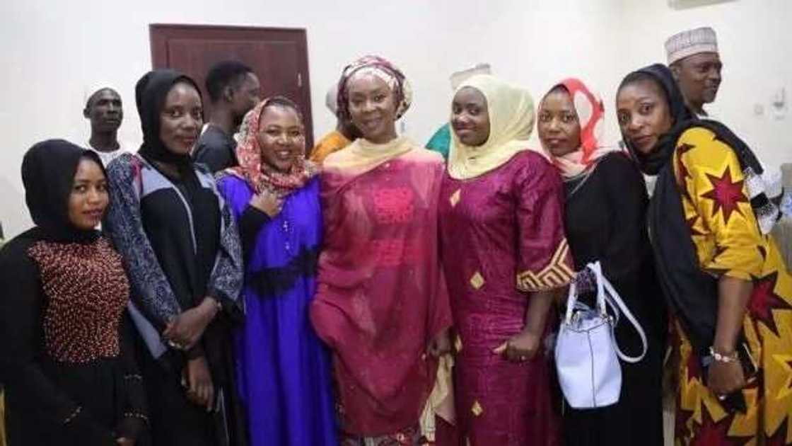 Saraki ya sha ruwa tare da su Ali Nuhu Saraki ya sha ruwa tare da su Ali Nuhu