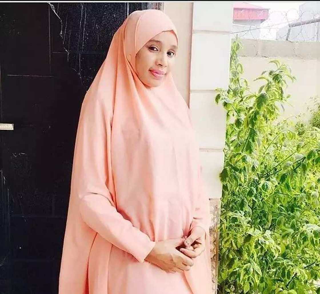 Inda yar fim din Hausa ce tayi wannan tsiyar da Kaji ana zagi da tofin Allah tsine – Fati Muhammed Inda yar fim din Hausa ce tayi wannan tsiyar da Kaji ana zagi da tofin Allah tsine – Fati Muhammed