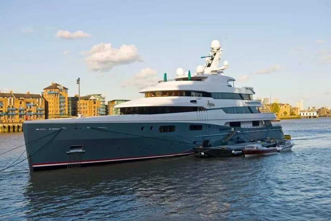 Spurs billionaire owner Joe Lewis lives on a £112m boat