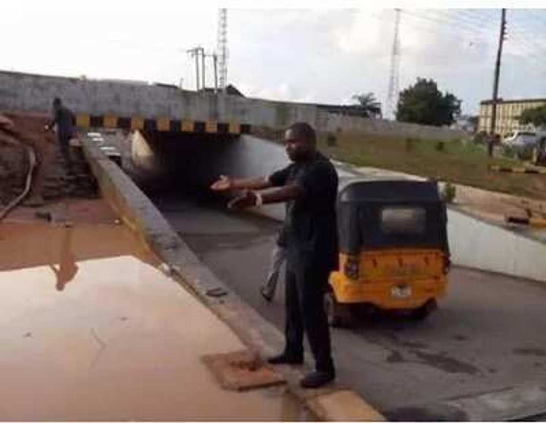 Sabon kwalbatin da Okorocha ya gina ta bashi kunya Sabon kwalbatin da Okorocha ya gina ta bashi kunya