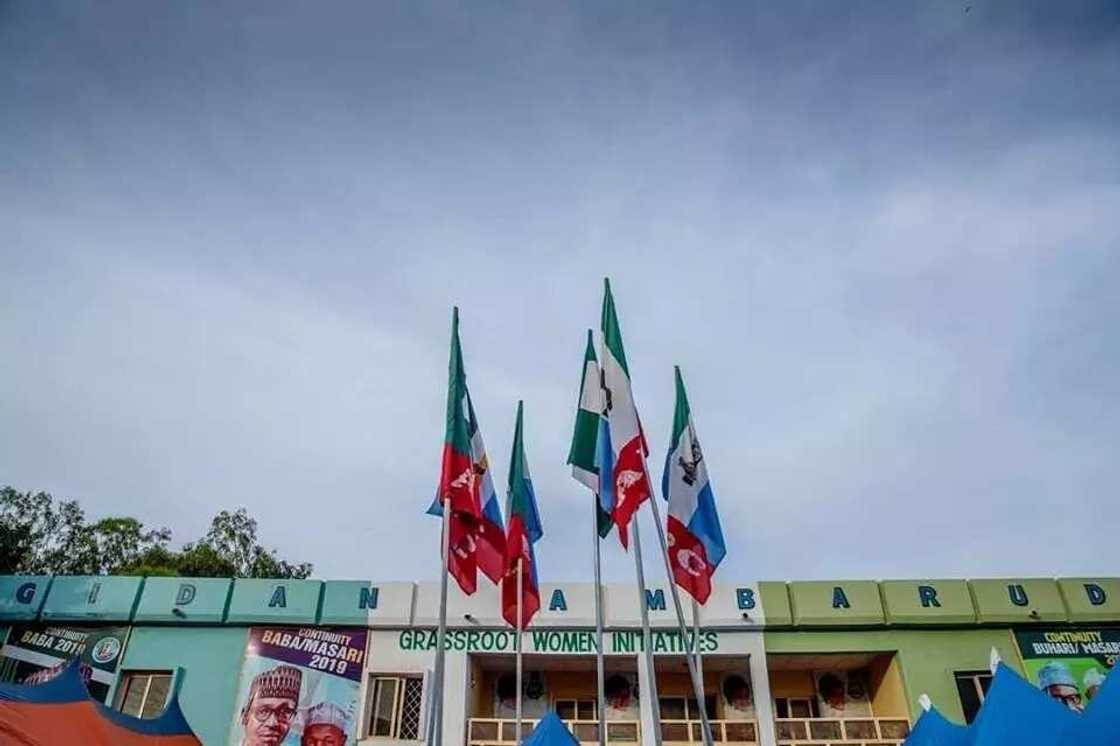 Uwargidan Najeriya ta tallafawa Mata 200 da kudin kafa sana’a Uwargidan Najeriya ta tallafawa Mata 200 da kudin kafa sana’a