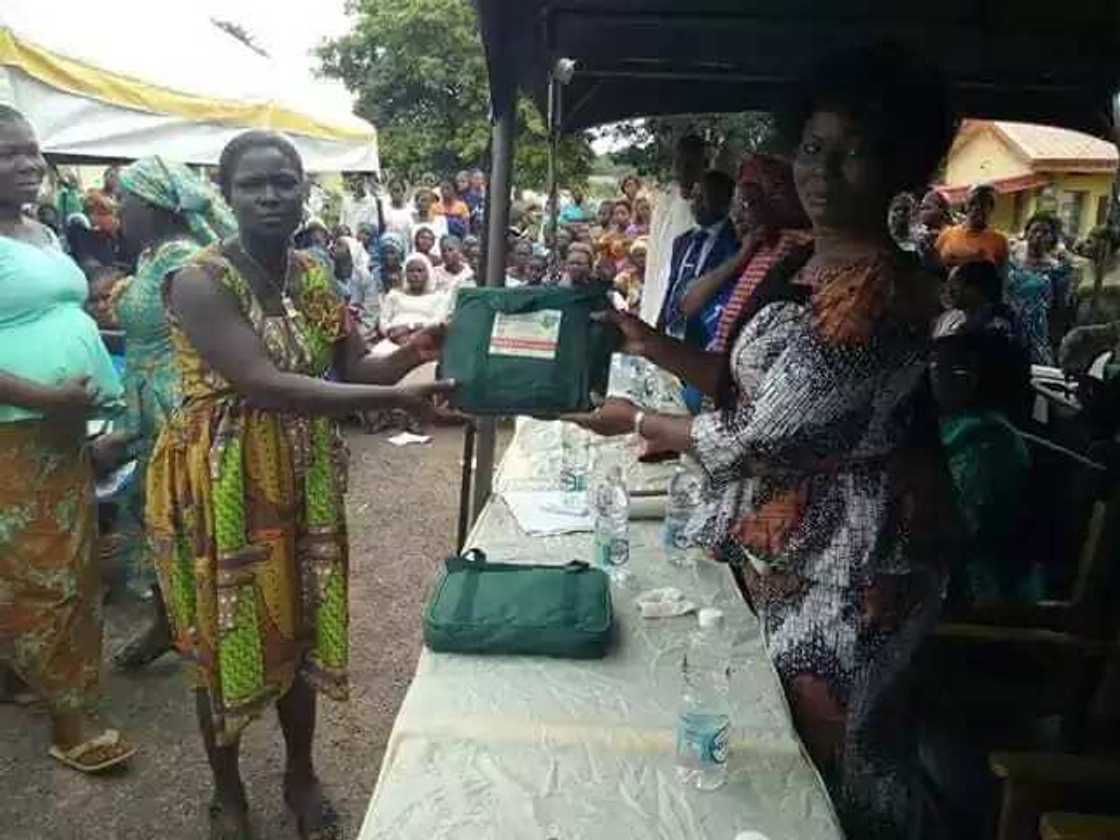 Matar Gwamna Fayosen tayi kyan kai Matar Gwamna Fayosen tayi kyan kai