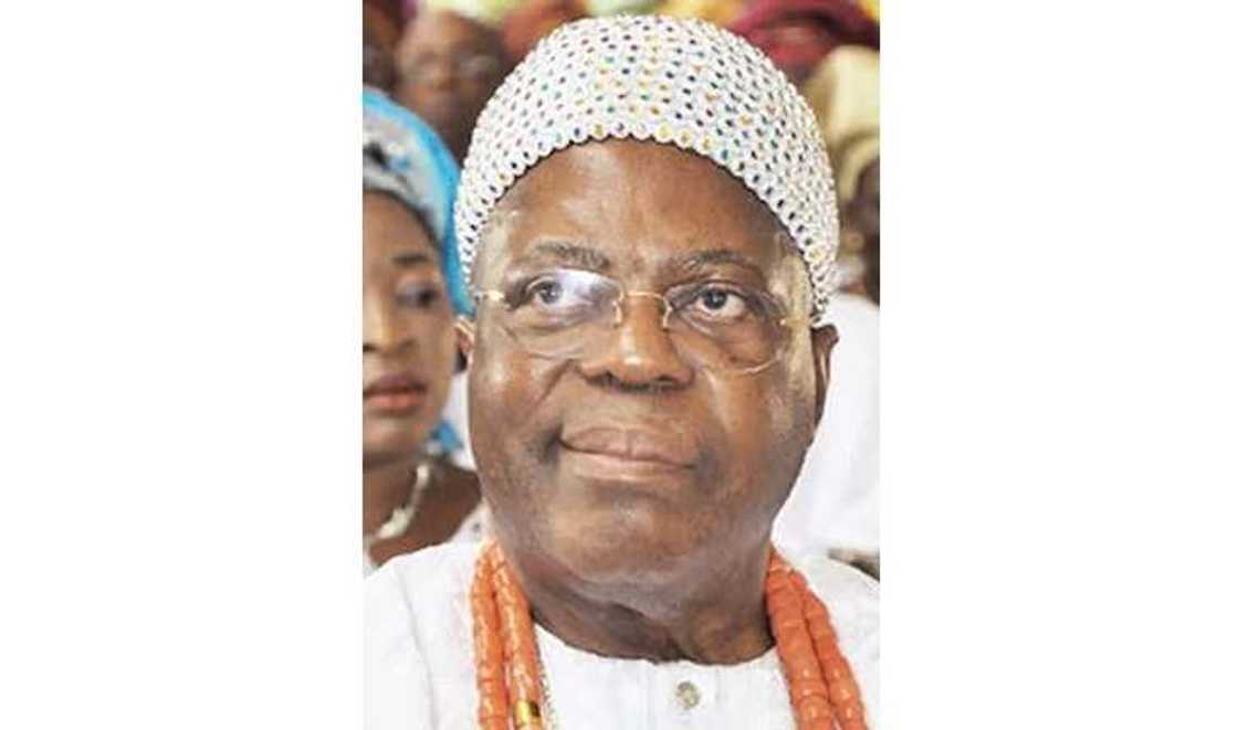 Meet Oba Adedapo Tejuoso’s 24 Children (photos) Meet Oba Adedapo Tejuoso’s 24 Children (photos)