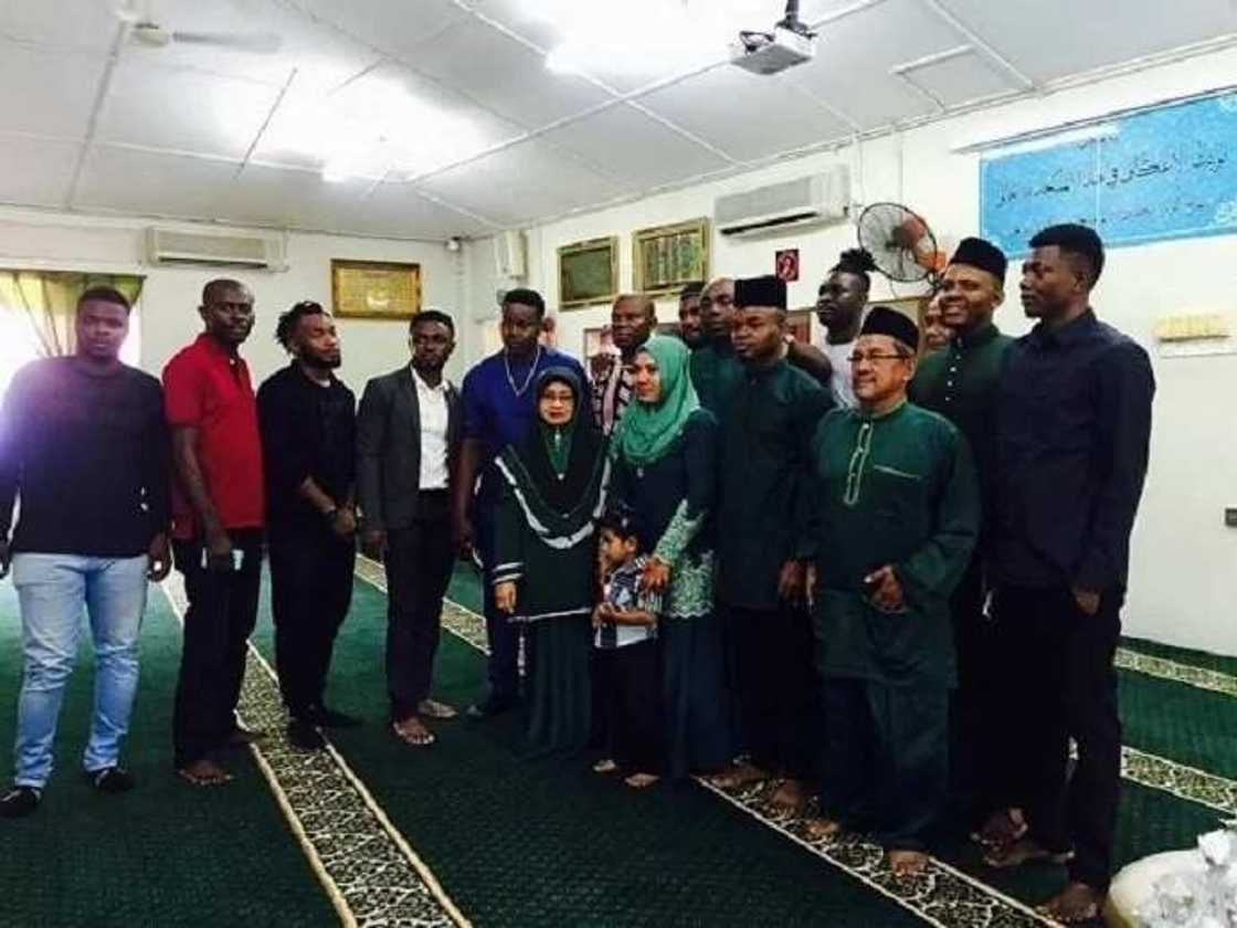 Yadda Inyamurin Najeriya ya auri Musulma yar kasar Malaysia Yadda Inyamurin Najeriya ya auri Musulma yar kasar Malaysia