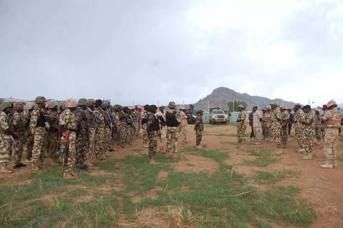 PHOTO Report: Chief Of Army Staff Meets Troops At The Frontline