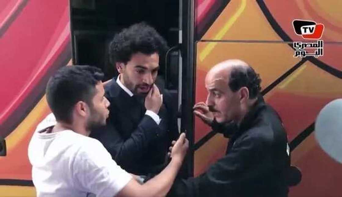 Egypt fan grabs Mohamed Salah's shoulder for selfie in Russia Egypt fan grabs Mohamed Salah's shoulder for selfie in Russia