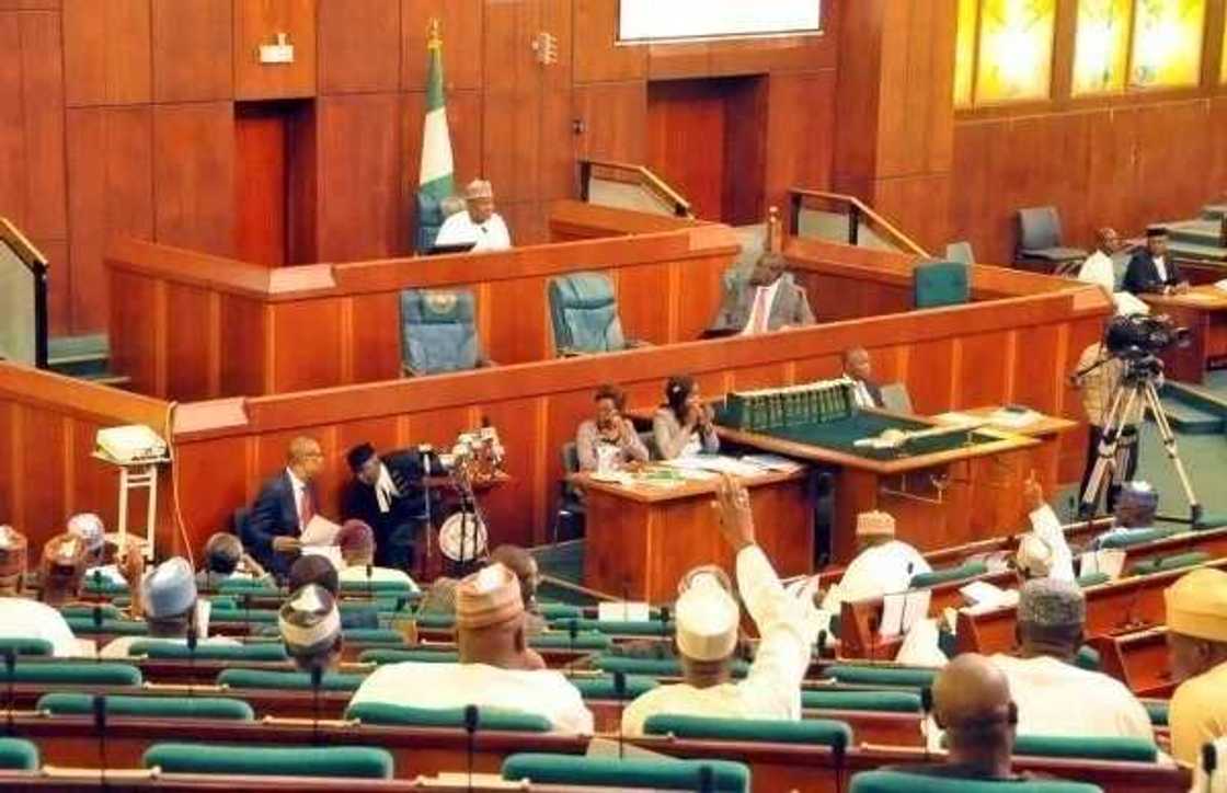 'Yan majalisa na bukatar a canja jadawalin zaben hukumar INEC saboda aikin hajji 'Yan majalisa na bukatar a canja jadawalin zaben hukumar INEC saboda aikin hajji
