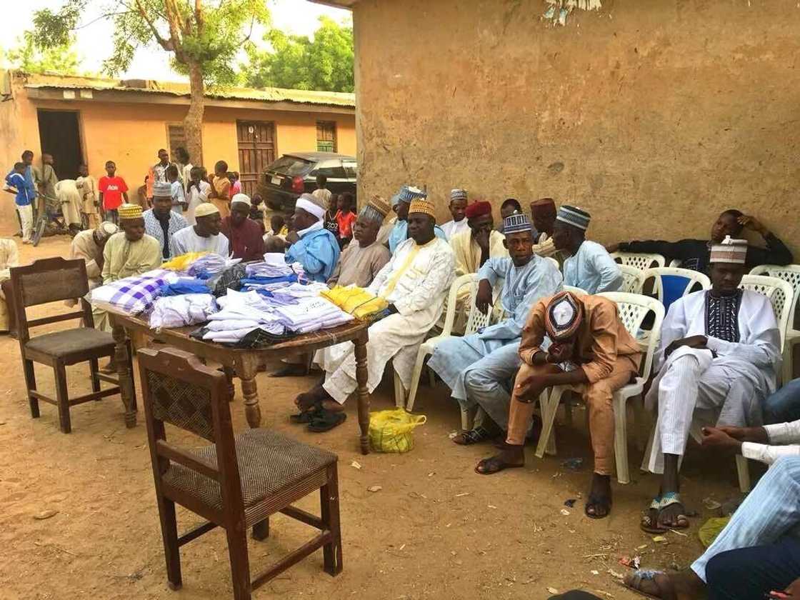 Cikin Hotuna: Wata Kungiyar Matasa ta tallafawa Marayu kayan Makaranta a jihar Kano Cikin Hotuna: Wata Kungiyar Matasa ta tallafawa Marayu kayan Makaranta a jihar Kano