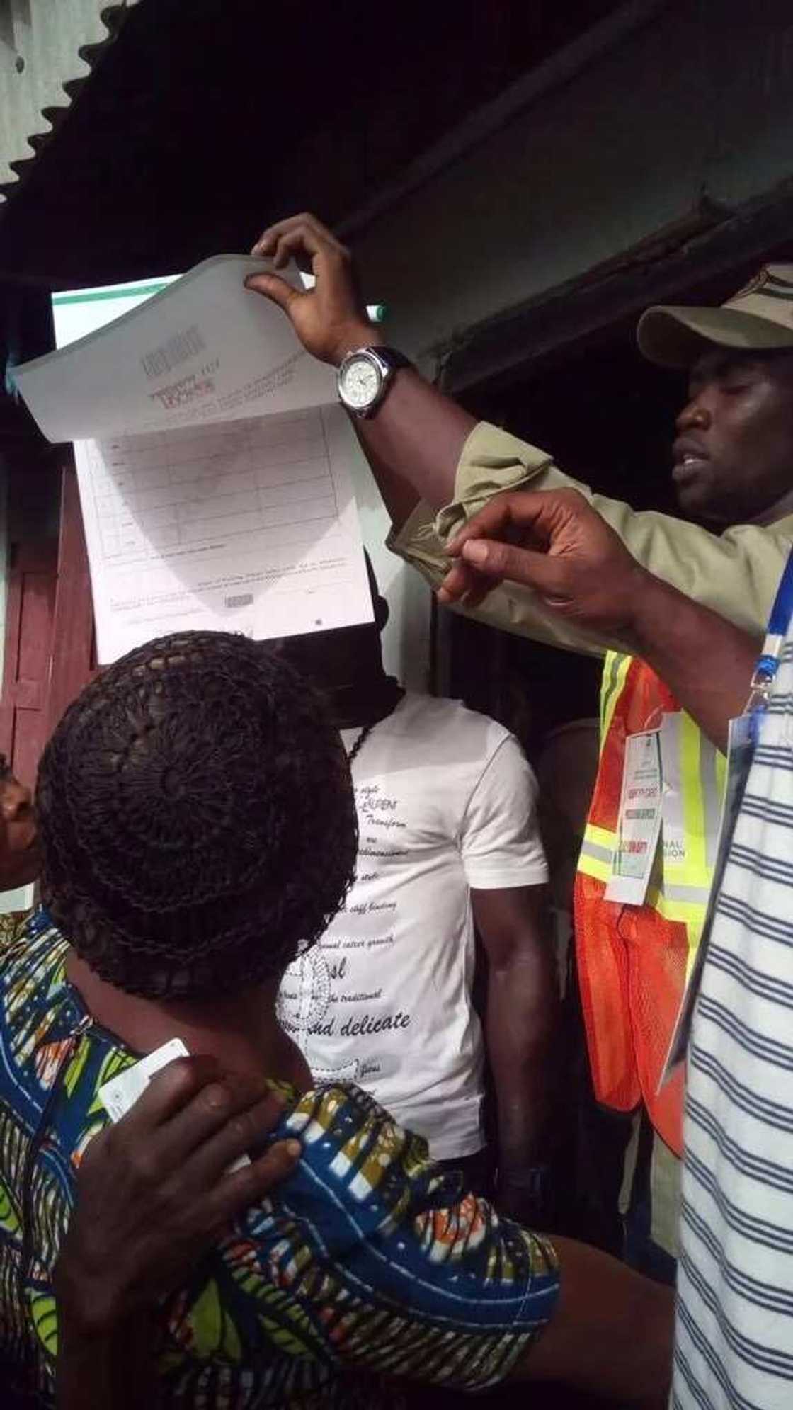 Rivers rerun: Violence erupts as INEC suspends poll in 8 LGAs Rivers rerun: Violence erupts as INEC suspends poll in 8 LGAs