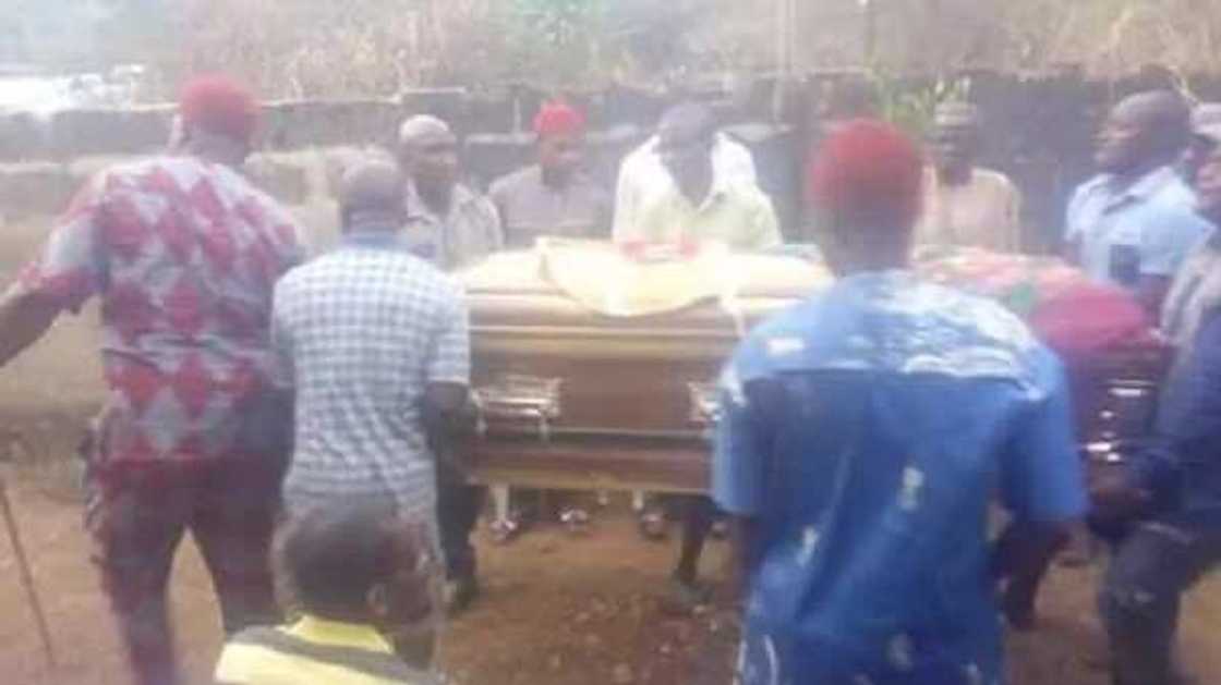 Ichie Mezuo Pericomo Okoye, Arusi Makaja 1, aka Pericoma, allegedly dies Ichie Mezuo Pericomo Okoye, Arusi Makaja 1, aka Pericoma, allegedly dies