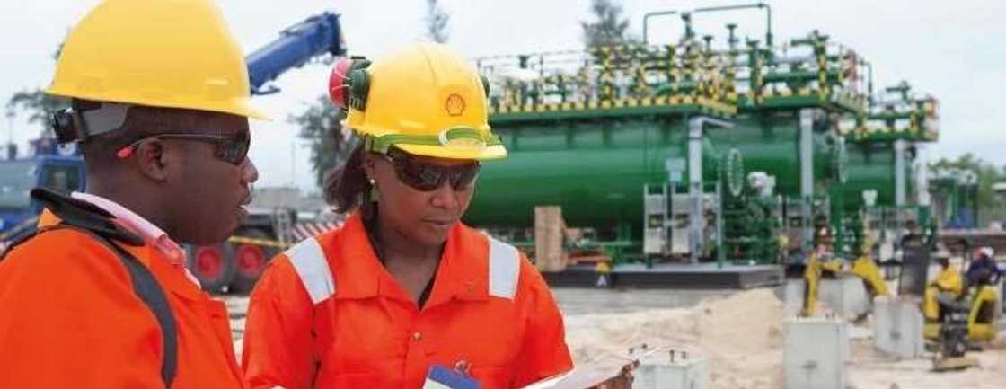 Kamfanin Shell zai saka hannun jarin Dala Biliyan 15 a Najeriya - Shugaba Buhari Kamfanin Shell zai saka hannun jarin Dala Biliyan 15 a Najeriya - Shugaba Buhari