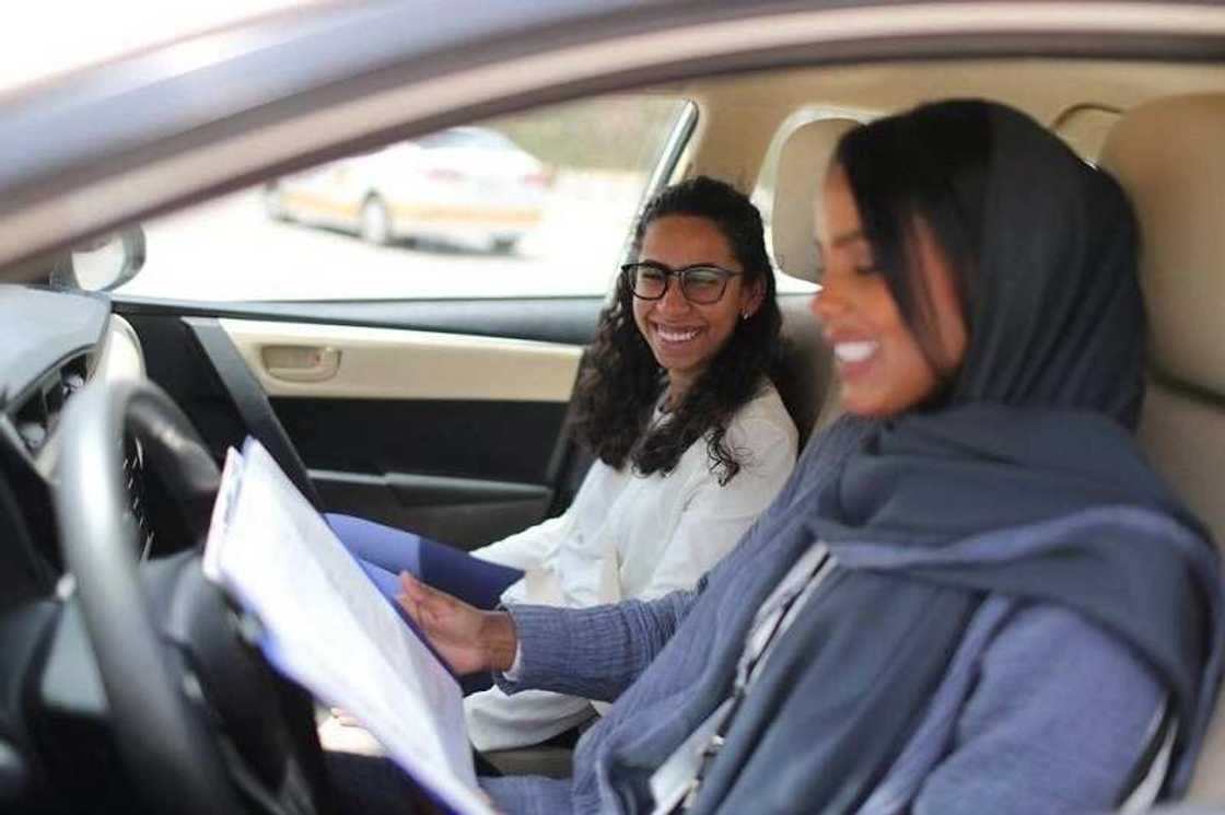 Kalli hotunan yadda ake koya wa mata tukin mota a Saudiyya Kalli hotunan yadda ake koya wa mata tukin mota a Saudiyya