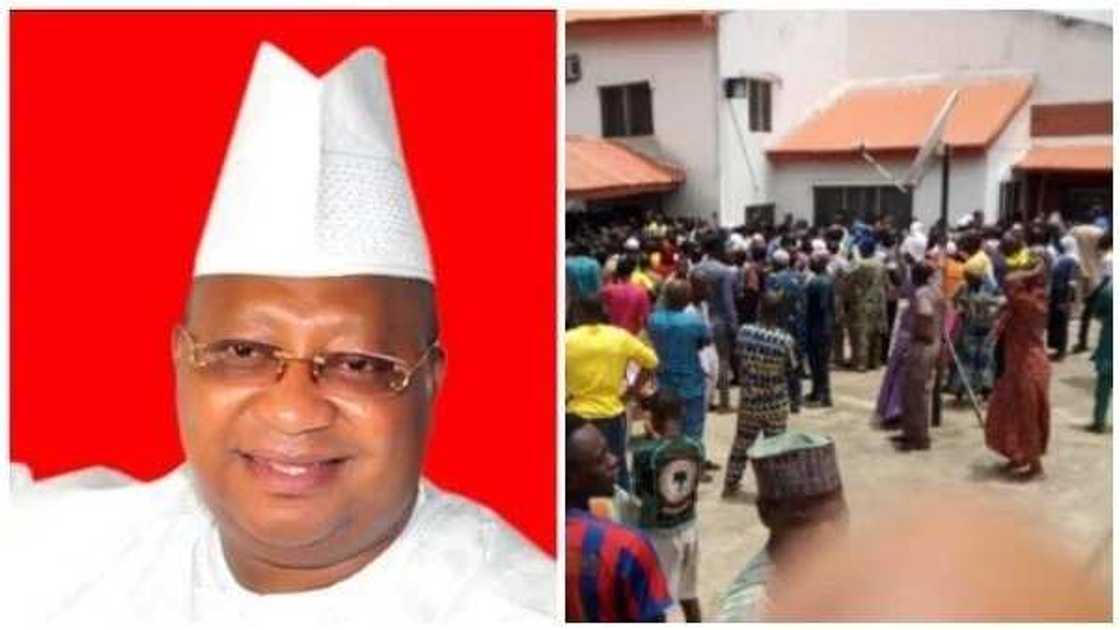 Tears as Adeleke’s corpse brought back to his residence (photo) Tears as Adeleke’s corpse brought back to his residence (photo)