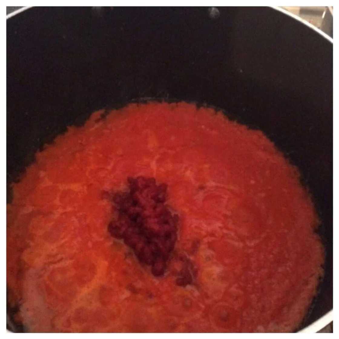 How to cook party jollof rice with bay leaf How to cook party jollof rice with bay leaf