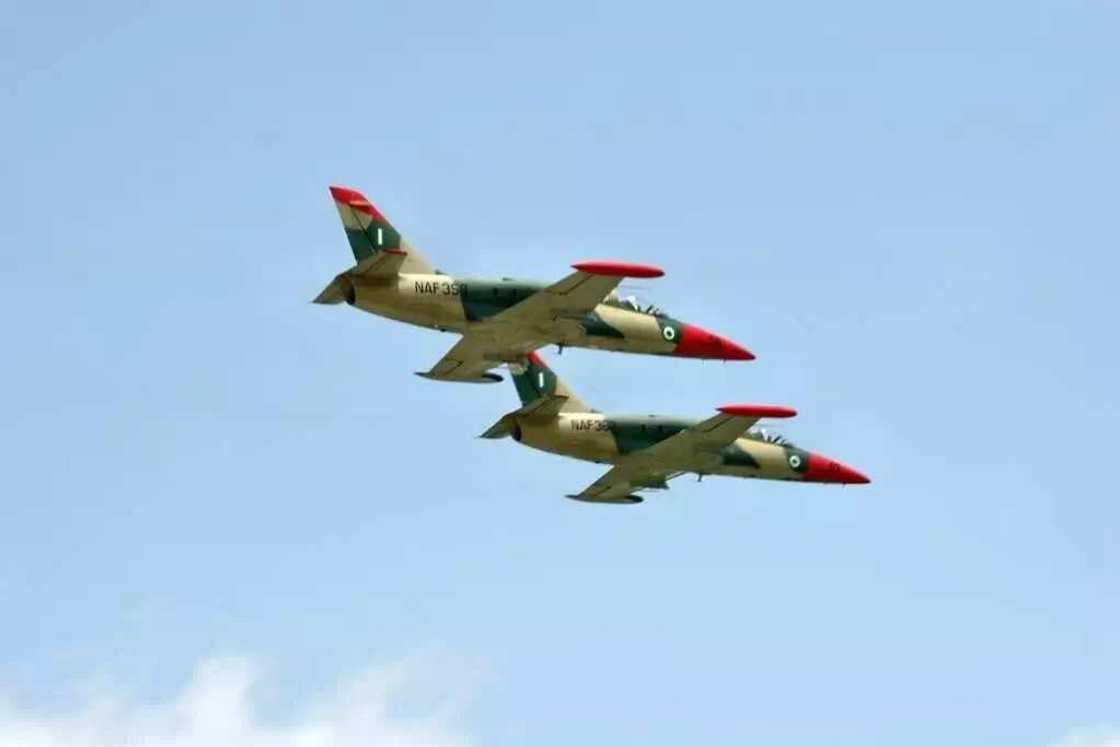 Rundunar sojin ta tura jiragen yaki da ma’aikatan ta garin Jos domin su wanzar da zaman lafiya Rundunar sojin ta tura jiragen yaki da ma’aikatan ta garin Jos domin su wanzar da zaman lafiya