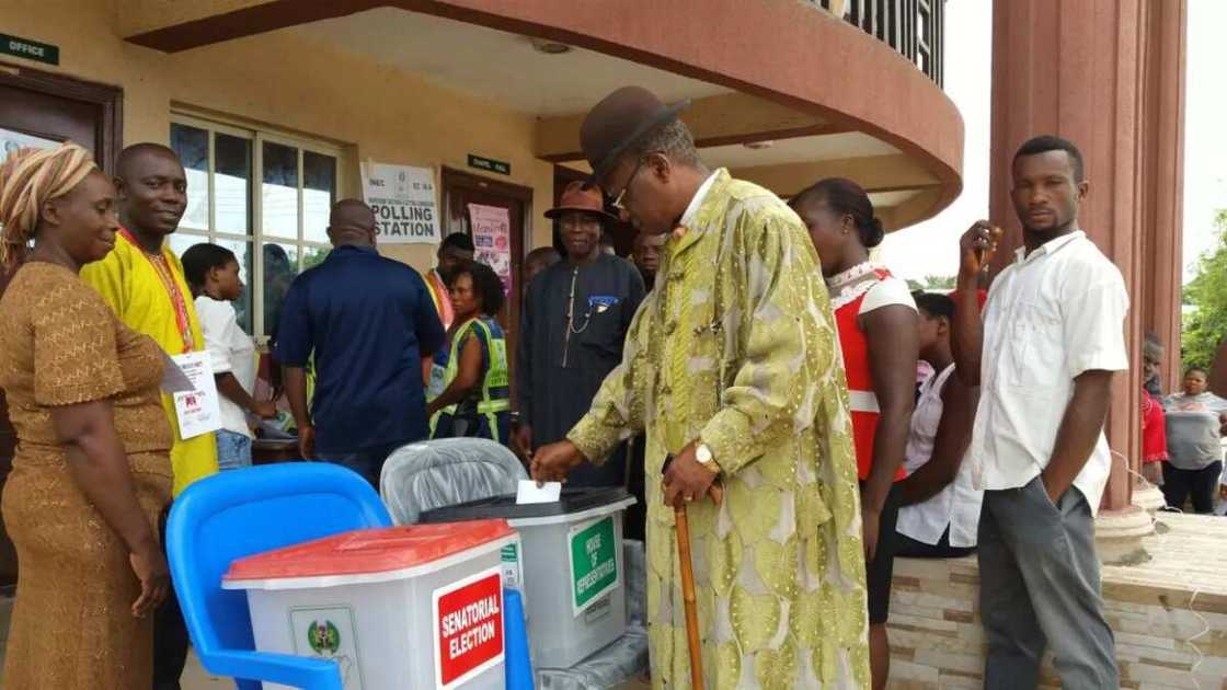 Rivers rerun: Violence erupts as INEC suspends poll in 8 LGAs Rivers rerun: Violence erupts as INEC suspends poll in 8 LGAs