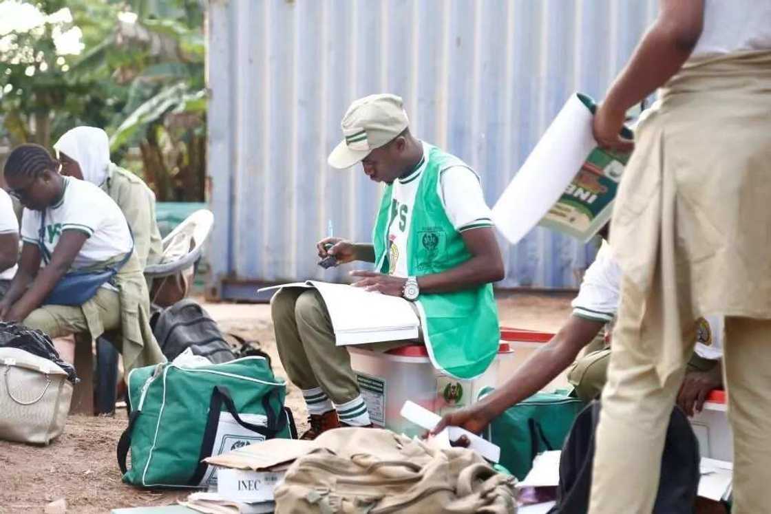 Karku shiga in aka fara rigima a wurin zabe, NYSC ta gargadi masu bautar kasa Karku shiga in aka fara rigima a wurin zabe, NYSC ta gargadi masu bautar kasa