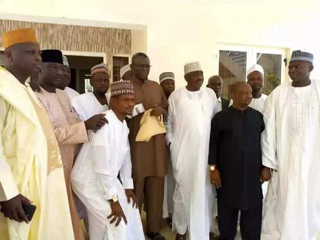 Da kyar na sha, ya fi da kyar aka kama ni: Hotunan shahararren dan siyasan Kano da ya tsira da harbin bindiga daga wajen masu garkuwa da mutane Da kyar na sha, ya fi da kyar aka kama ni: Hotunan shahararren dan siyasan Kano da ya tsira da harbin bindiga daga wajen masu garkuwa da mutane