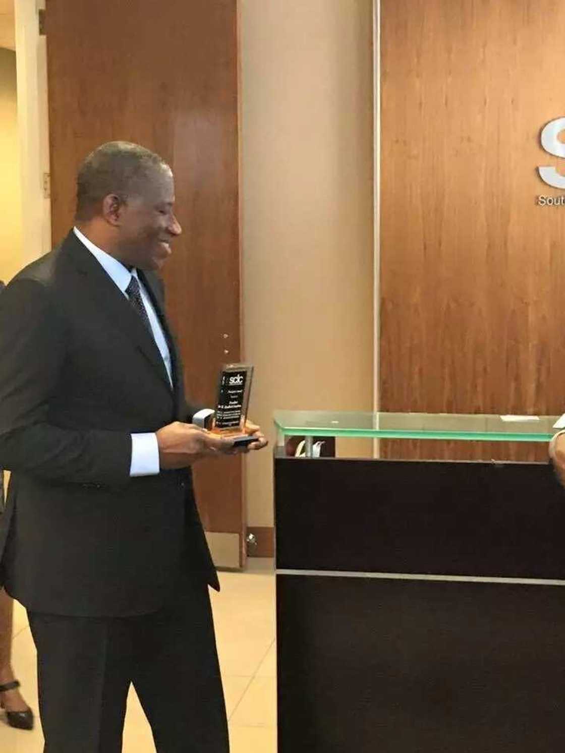 Photos: Goodluck Jonathan Wins Another Int'l Award Photos: Goodluck Jonathan Wins Another Int'l Award