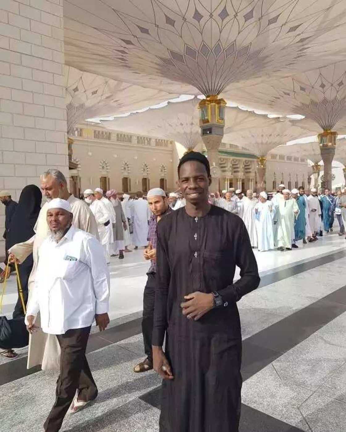 Kalli hotunan manyan jaruman Kannywood 5 da suka tafi kasa mai tsarki don yin ibadah a wannan watan na Ramadan Kalli hotunan manyan jaruman Kannywood 5 da suka tafi kasa mai tsarki don yin ibadah a wannan watan na Ramadan