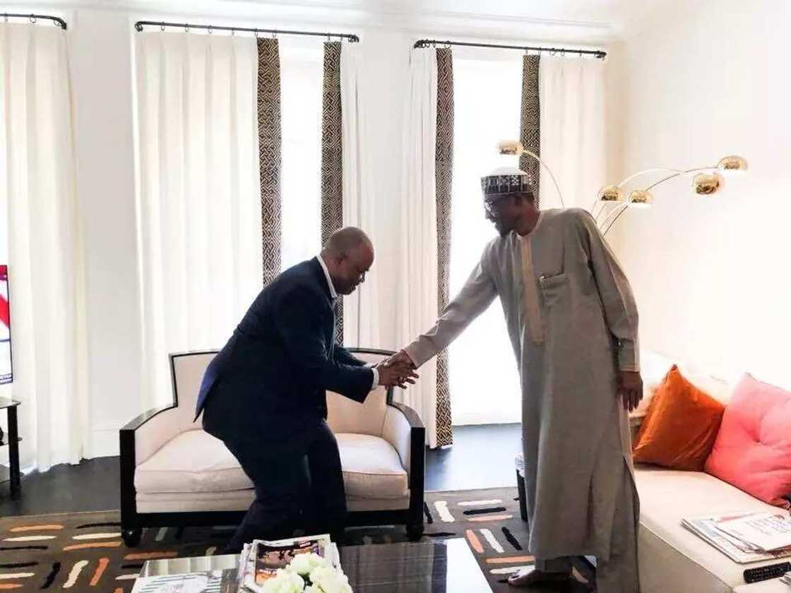 Da duminsa: Tsohon gwamnan PDP da ya koma APC sun gana da Buhari a Ingila, duba hotuna