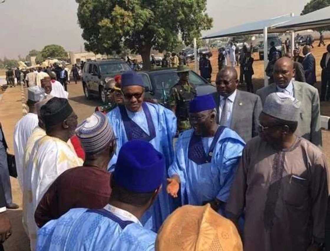 Yadda shugaba Buhari yayi arangama da dubban magoya bayan sa a jihar Nasarawa Yadda shugaba Buhari yayi arangama da dubban magoya bayan sa a jihar Nasarawa
