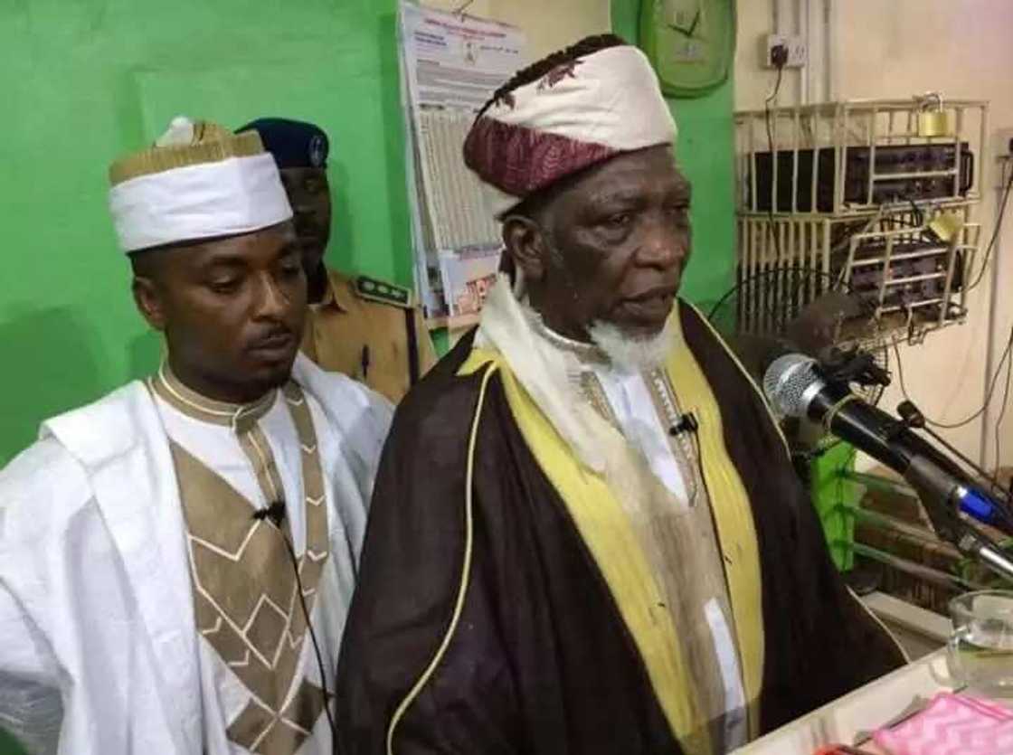 Nyass ba Allah ba ne, masu danganta shi da Allah sun kafirta - Inji Sheikh Sani Yahaya Jingir Nyass ba Allah ba ne, masu danganta shi da Allah sun kafirta - Inji Sheikh Sani Yahaya Jingir