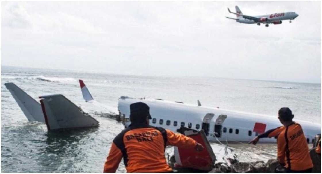 Wani da jirgi ya tashi ya barshi ya fashe da kuka bayan da jirgin yayi hadari kowa ya mutu Wani da jirgi ya tashi ya barshi ya fashe da kuka bayan da jirgin yayi hadari kowa ya mutu