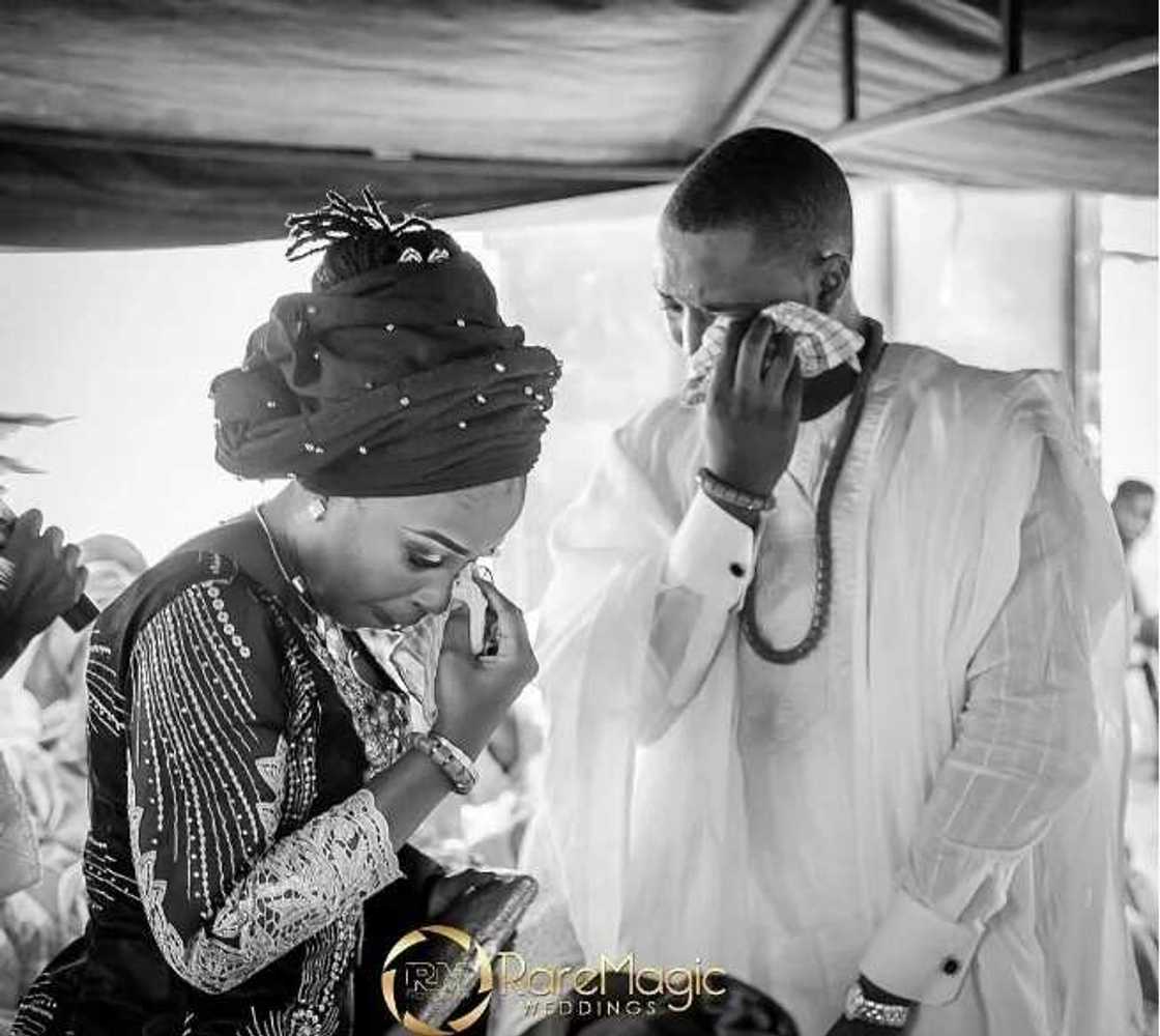 Ango da kuka a bikinsa Ango da kuka a bikinsa