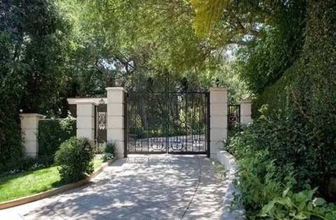 Lavish! Jay Z And Beyonce Move Into $45 Million Mansion (PICTURES) Lavish! Jay Z And Beyonce Move Into $45 Million Mansion (PICTURES)