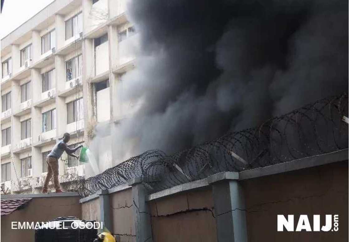 BREAKING: Samsung Digital Centre On Fire (PHOTOS) BREAKING: Samsung Digital Centre On Fire (PHOTOS)