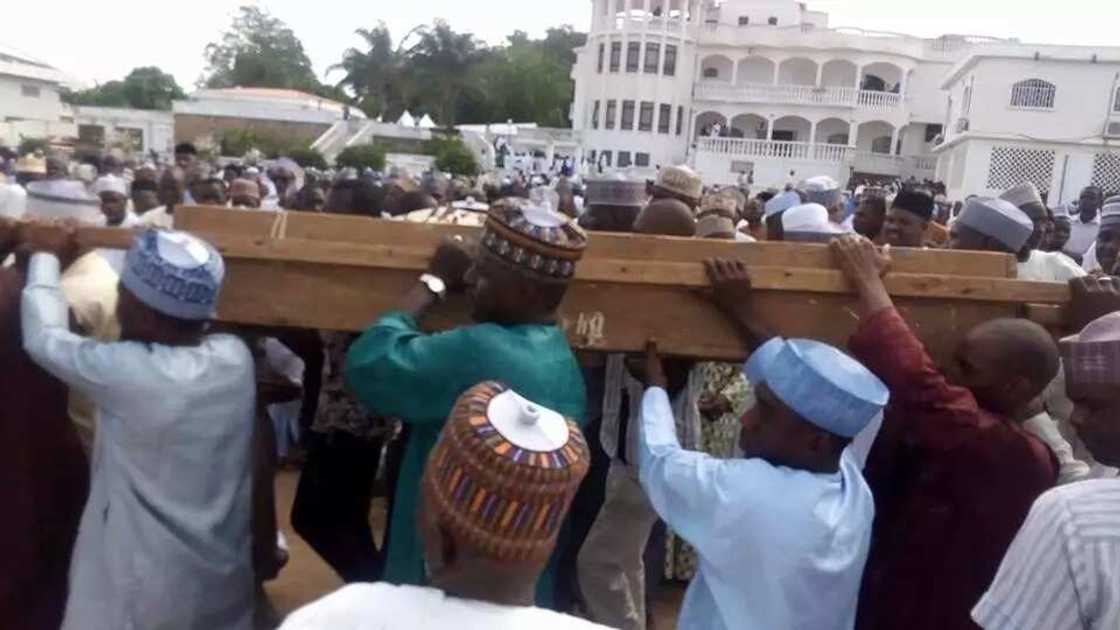 Hawaye sun kwaranya yayinda aka sada Hajiya Zainab Murtala Nyako da gidanta na gaskiya (hotuna)