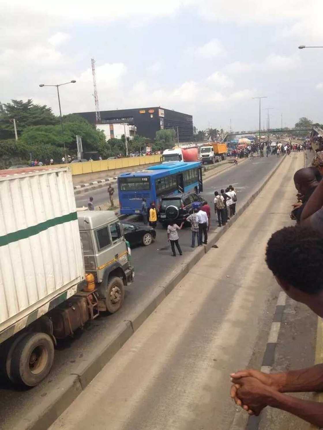 Violence hit Lagos, as BRT kills street hawker Violence hit Lagos, as BRT kills street hawker