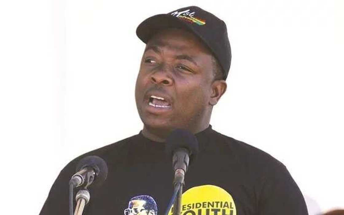 Live updates: Military takes over Zimbabwe's capital, detains Mugabe, wife and top officials Live updates: Military takes over Zimbabwe's capital, detains Mugabe, wife and top officials