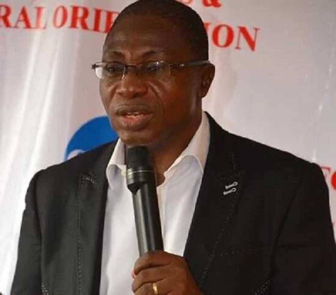 Batun Ifiritu a Villa: Wani ya karyata su Reuben Abati Batun Ifiritu a Villa: Wani ya karyata su Reuben Abati