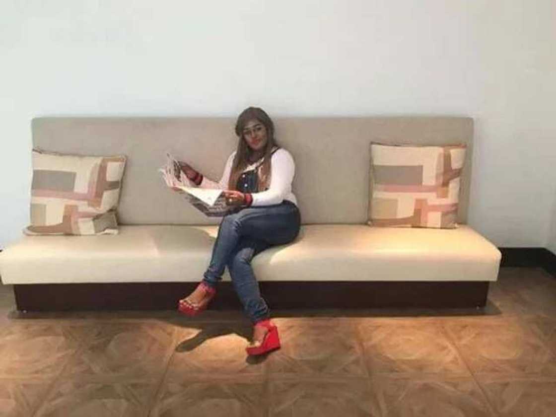 Nigerian man buys his wife N17m Range Rover for staying with him through hard times Nigerian man buys his wife N17m Range Rover for staying with him through hard times