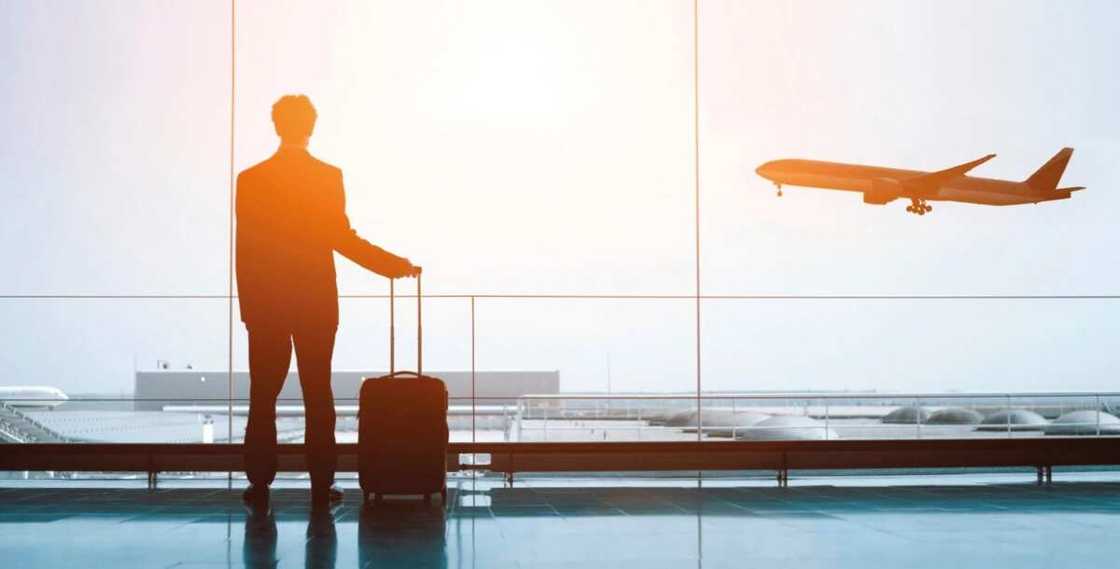 How to travel and work abroad and pay later How to travel and work abroad and pay later