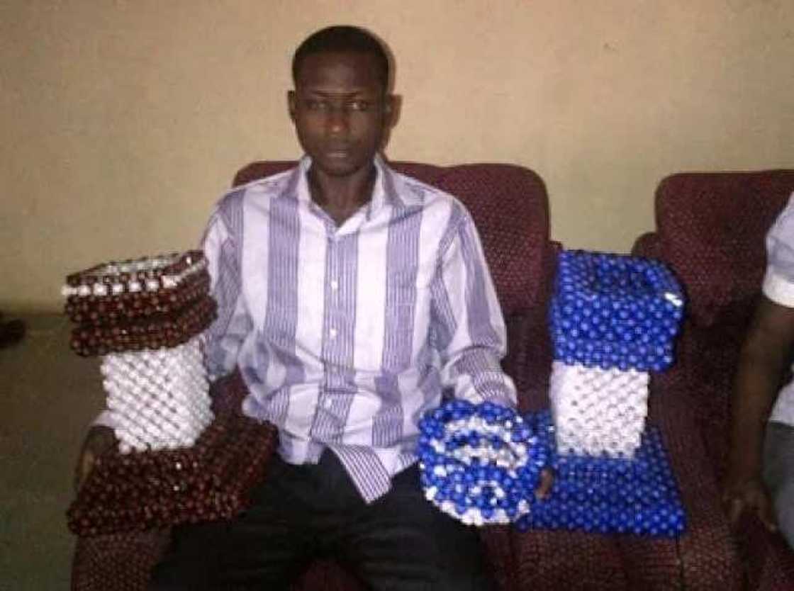 Visually impaired couple who use beads to make bags, lamps and jewelry (photos) Visually impaired couple who use beads to make bags, lamps and jewelry (photos)