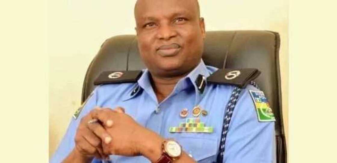 Abba Kyari ya yiwa gwamnatin tarayya kakkausar suka akan karancin albashin da ake biyan ‘yansanda Abba Kyari ya yiwa gwamnatin tarayya kakkausar suka akan karancin albashin da ake biyan ‘yansanda