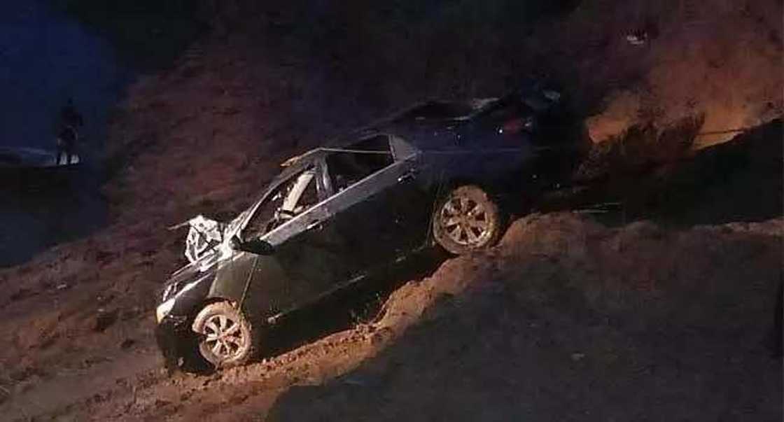 Abun bakin ciki: An gano motar Janar din soja da ya bace a karkashin wani tafki mai zurfi a Jos, hotuna Abun bakin ciki: An gano motar Janar din soja da ya bace a karkashin wani tafki mai zurfi a Jos, hotuna