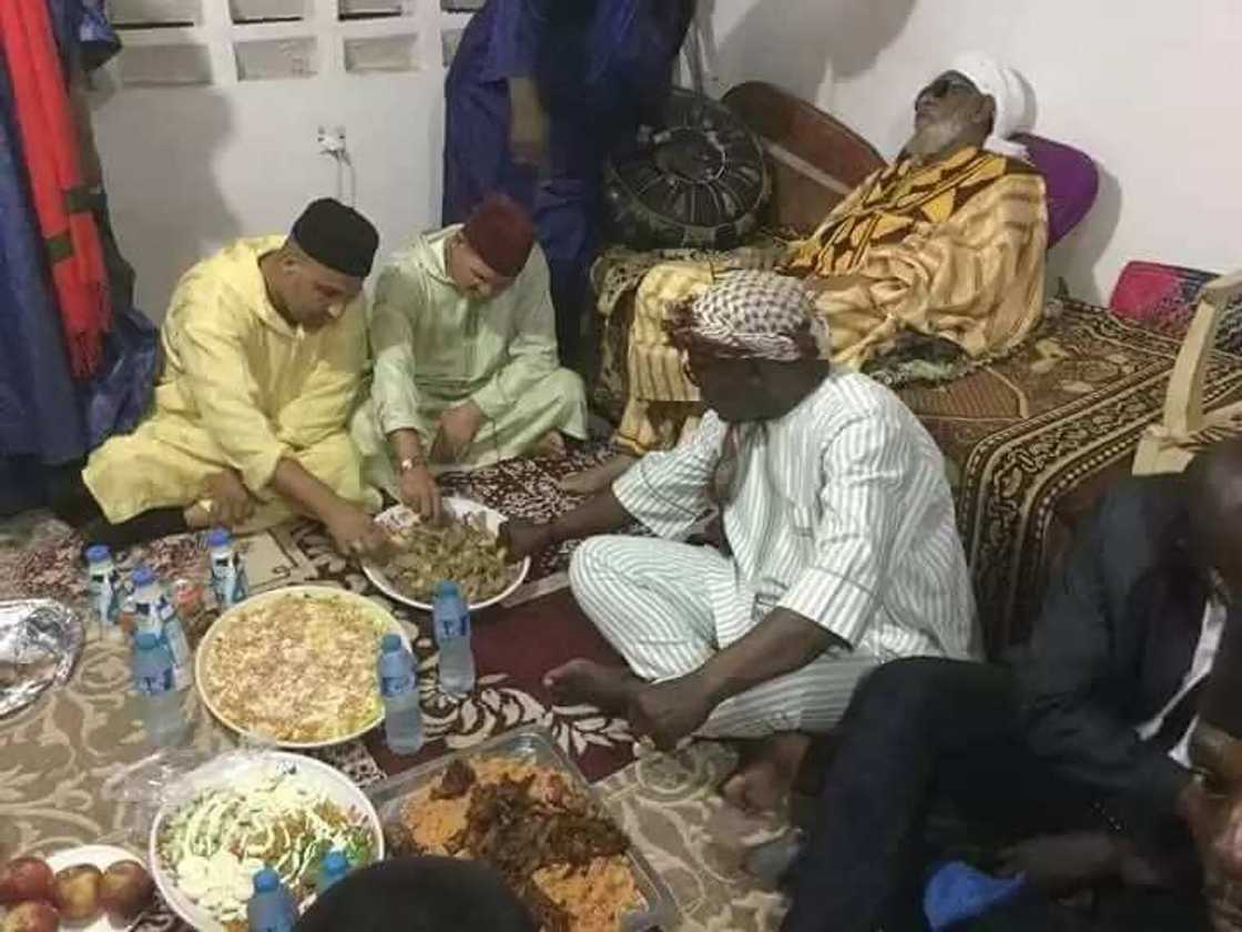 Sheikh Dahiru Bauchi ya yi bude baki da ministan matasa da wasanni (hotuna) Sheikh Dahiru Bauchi ya yi bude baki da ministan matasa da wasanni (hotuna)