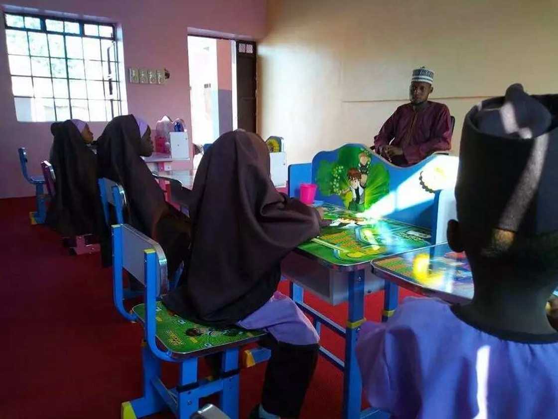 Sheikh Bala Lau ya gina katafariyar makaranta a Jimeta (hotuna) Sheikh Bala Lau ya gina katafariyar makaranta a Jimeta (hotuna)