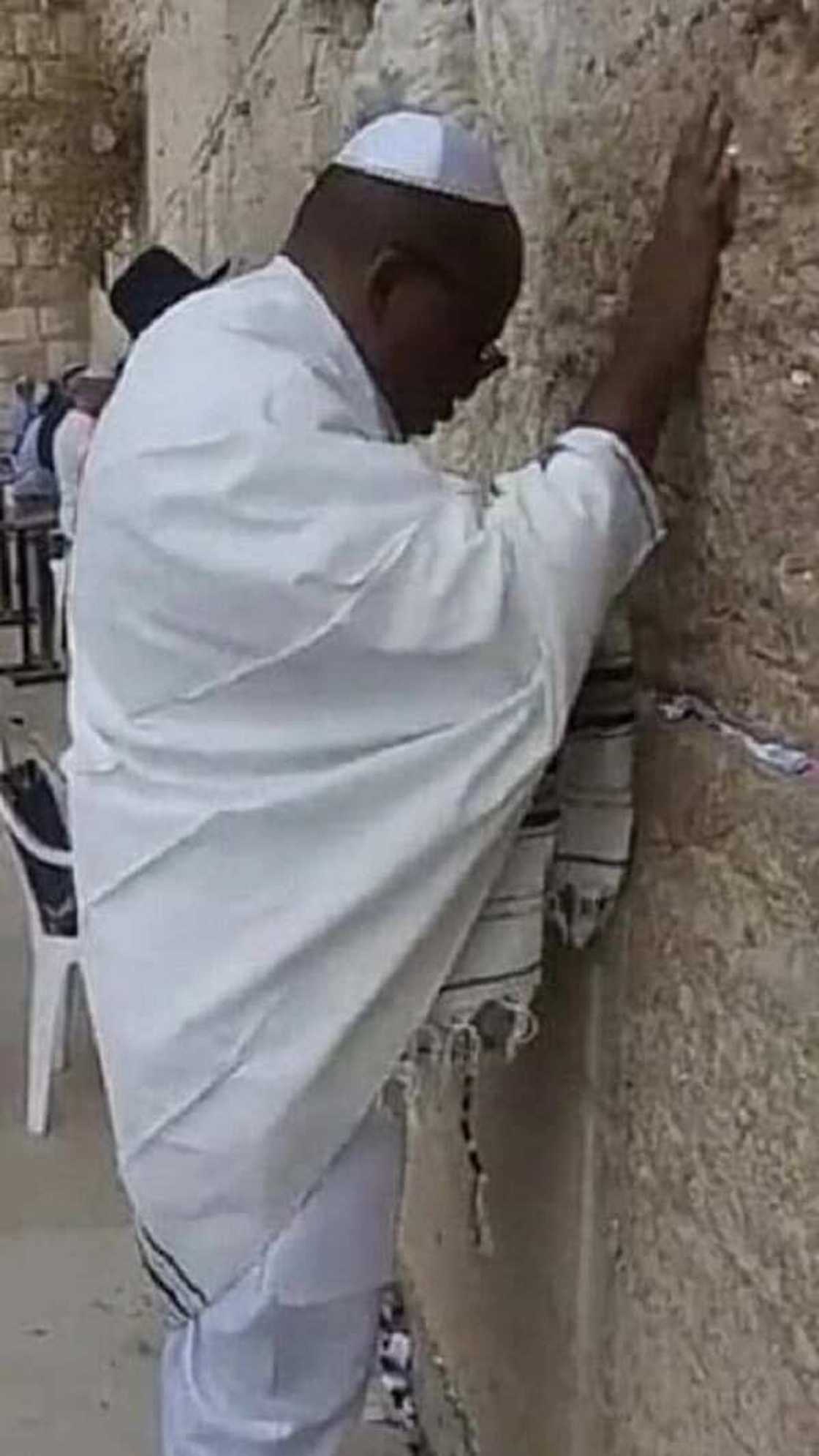 An gano ashe Nnamdi Kanu yana Jerusalem (Hotuna da Bidiyo) An gano ashe Nnamdi Kanu yana Jerusalem (Hotuna da Bidiyo)