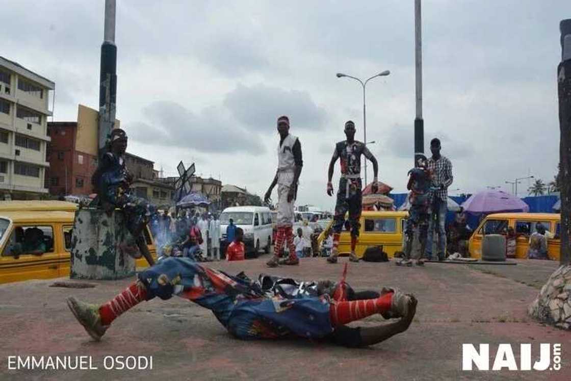 Meet 29-year-old Abu Sefua, the leader of a Hausa performing group that entertains people in Lagos (photos) Meet 29-year-old Abu Sefua, the leader of a Hausa performing group that entertains people in Lagos (photos)