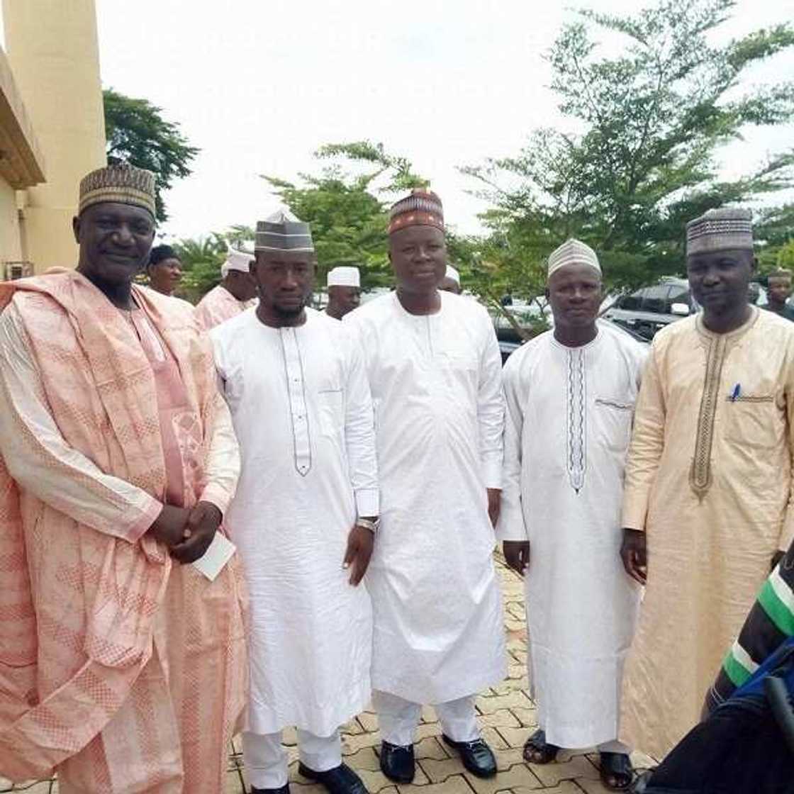 Daya daga cikin dan takarar shugaban kasa a PDP a aurar da dansa, kalli hotuna Daya daga cikin dan takarar shugaban kasa a PDP a aurar da dansa, kalli hotuna